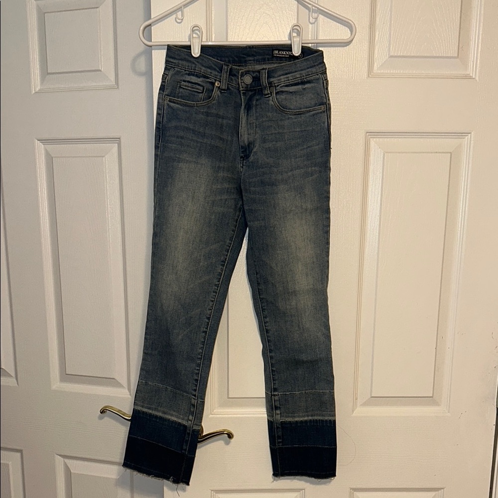BlankNYC Women's Crop Blue Jeans Color Detail